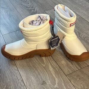 Hunter Cream Snow Boots with Brown Soles